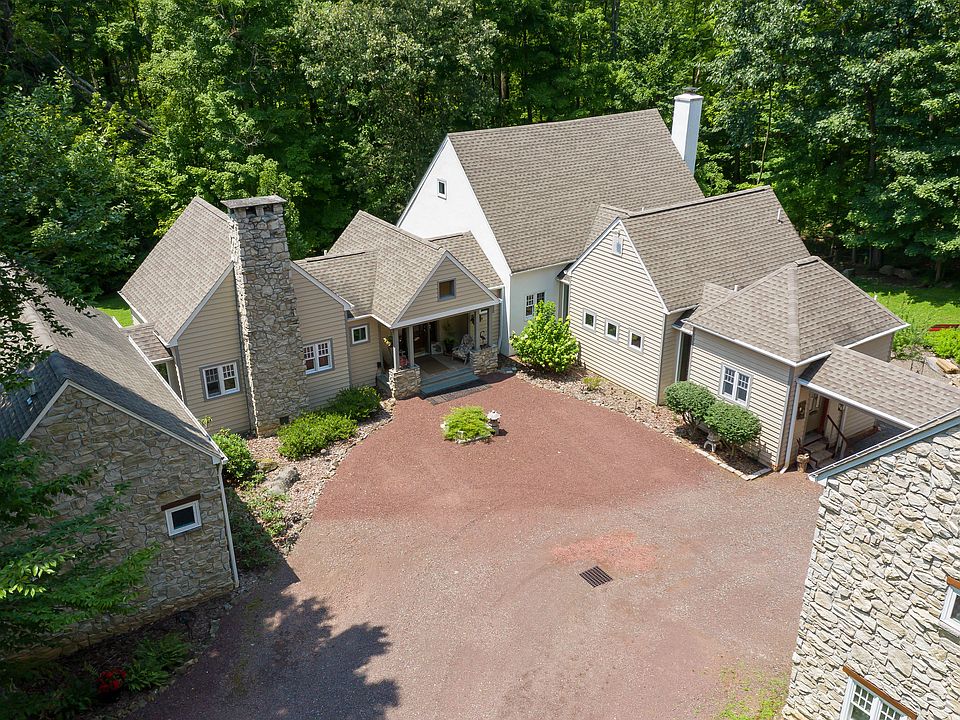 1st image of 695 Kingswood Vale