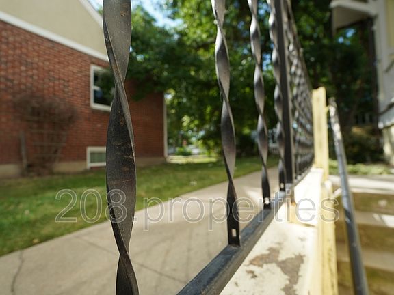 3rd image of 2506 W Woodlawn Ave #4