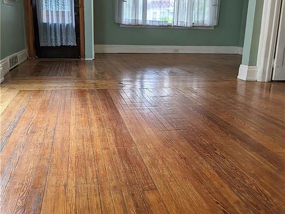 3rd image of 552 Potomac Ave