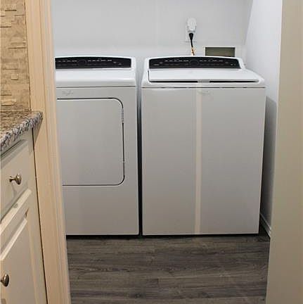 3rd image of 817 Creekside Dr