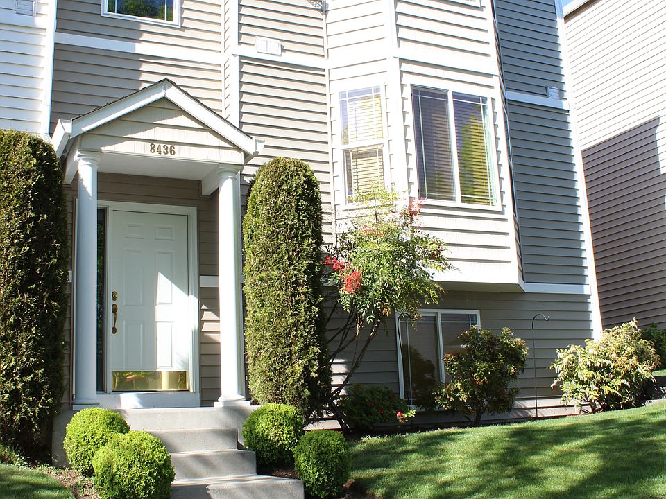 Great location, end unit