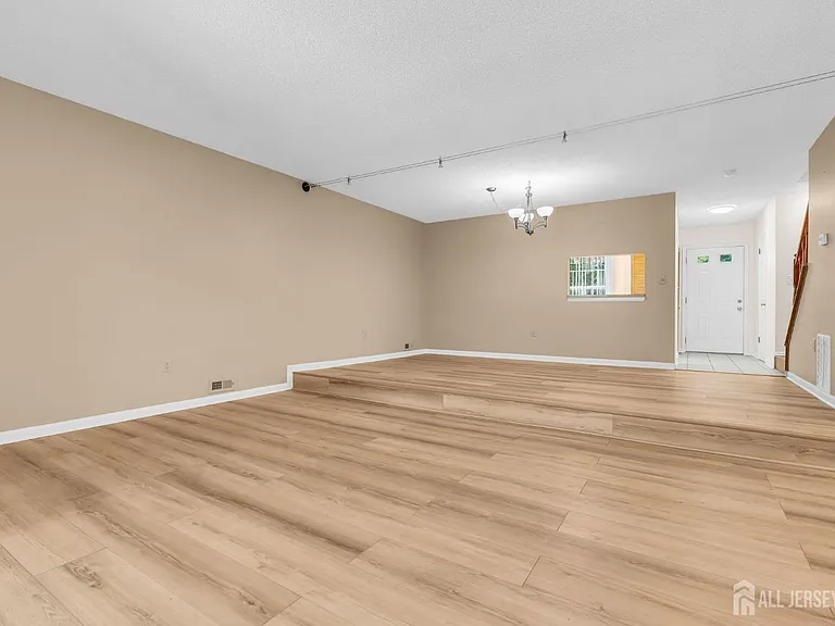 91 Chelsea Ct #14 — Photo 10