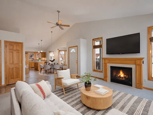 14313 Savanna Oaks Dr, Savage, MN 55378