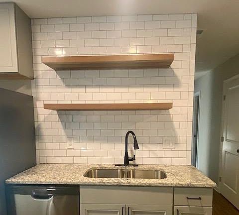 3rd image of 306 Alexander St SE APT 3