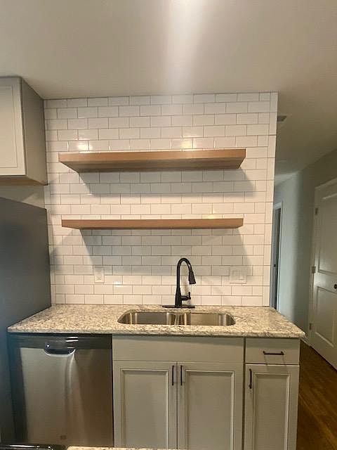 Brand new kitchen 
Includes disposal and dishwasher