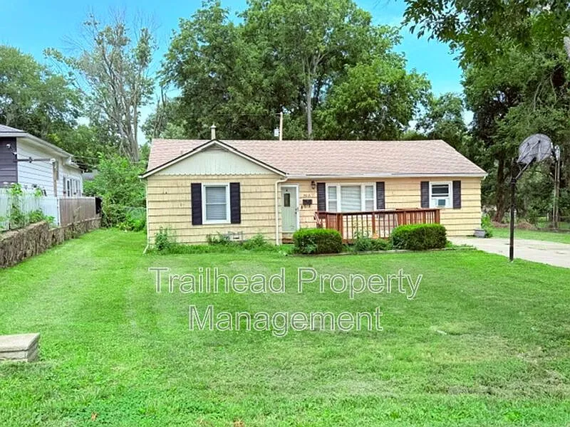 9812 E Linwood Blvd