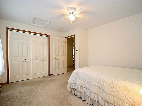 4th image of 606 Iris Ave
