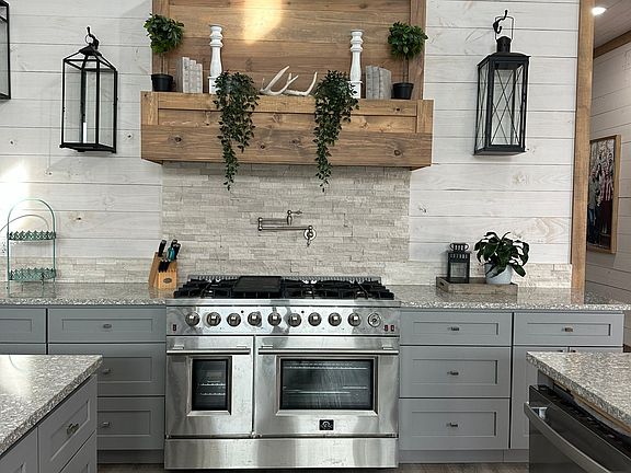 4th image of 511 John Davis Rd