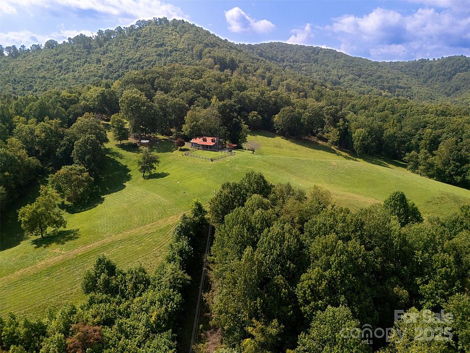 34th image of 50 Holland Ridge Dr