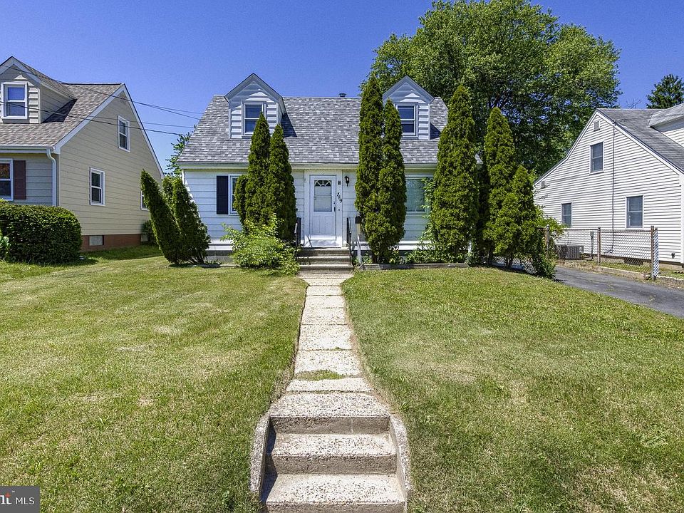 1st image of 189 Regina Ave