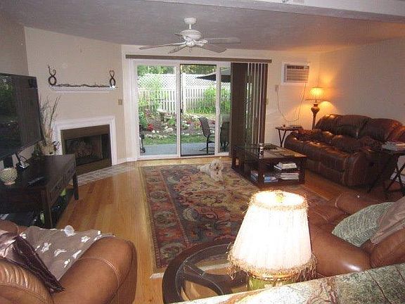 3rd image of 123 Crescent Lane #123