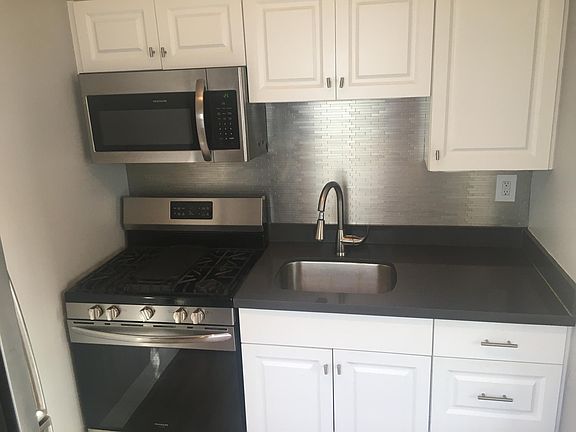 3rd image of 2851 Sheridan Ave #201
