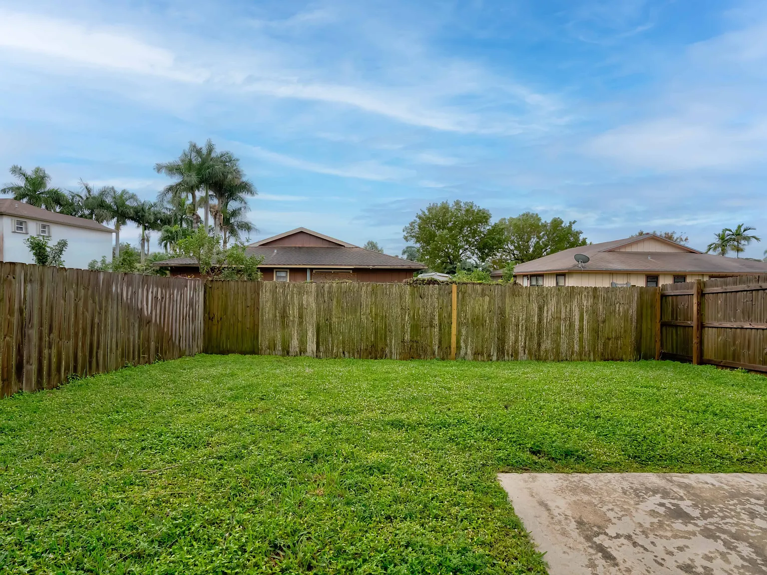 3 bed, 2.0 bath, 1336 sqft, $2,600 — Photo 2