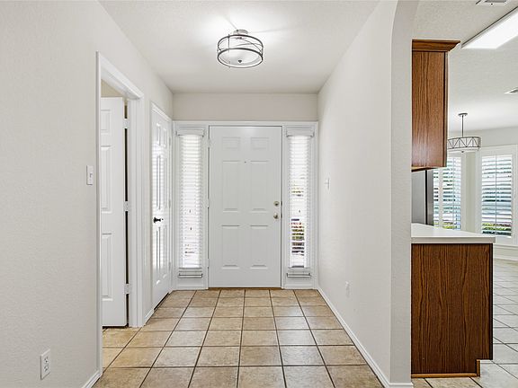 4th image of 301 Mary Kay Ct