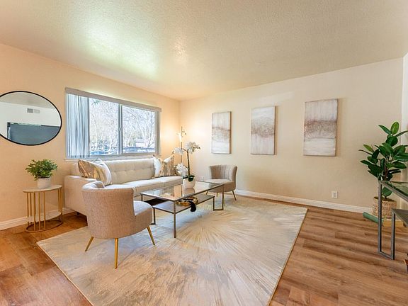 3rd image of 214 Coy Dr APT 1