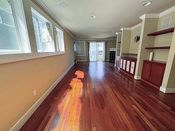 5th image of 1022A Taylor Ave N