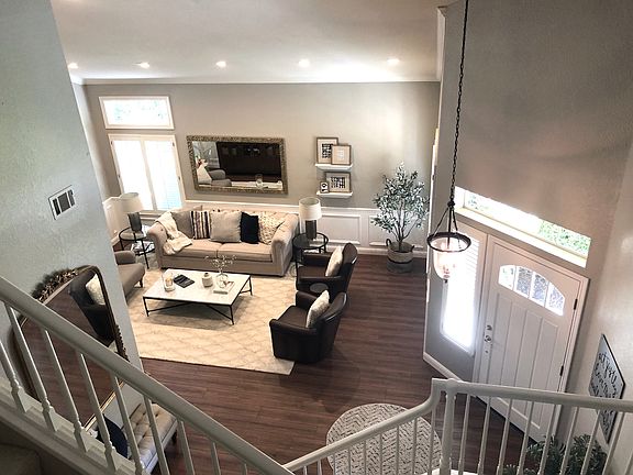 4th image of 216 Bristol Ct