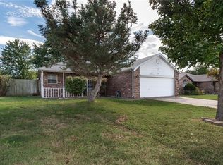 385 Robin Hood Ct, Springdale, AR 72764