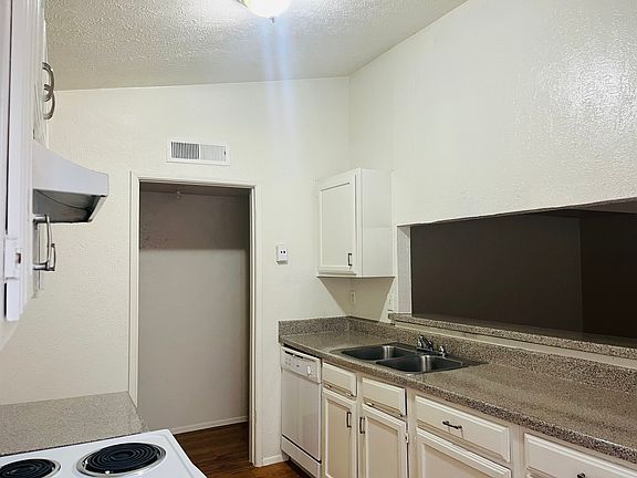 2nd image of 664 Stonehenge Dr