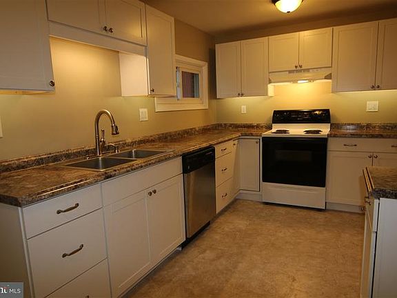 3rd image of 5235 Crestwood Dr