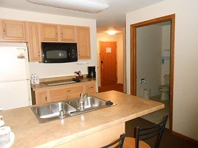 5th image of 7020 Grand Geneva Way #401