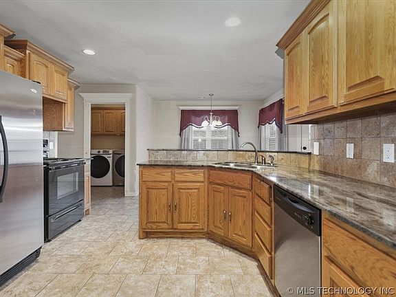 5th image of 12720 N 124th Pl E