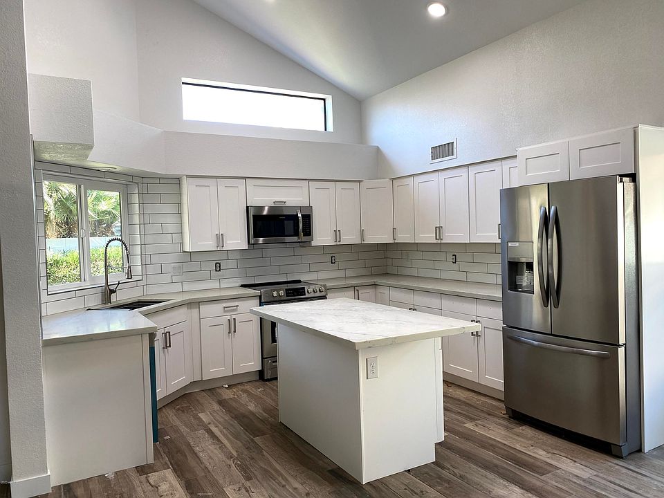 2nd image of 174 W Calle De Caballos