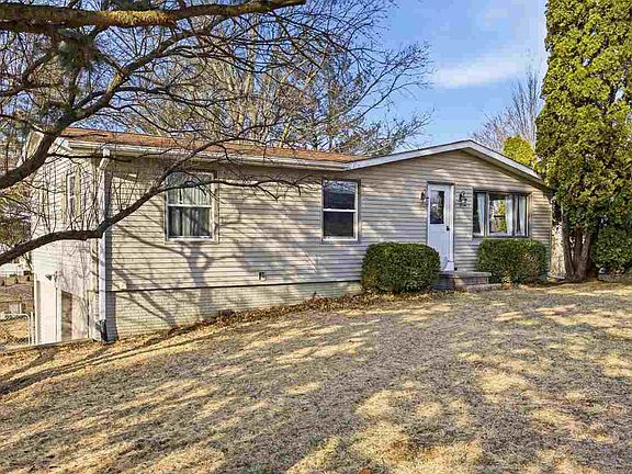 2nd image of 40 Greenview Dr