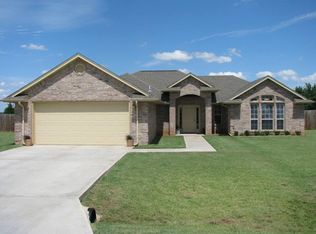 211 Choctaw Ave, Geronimo, OK 73543