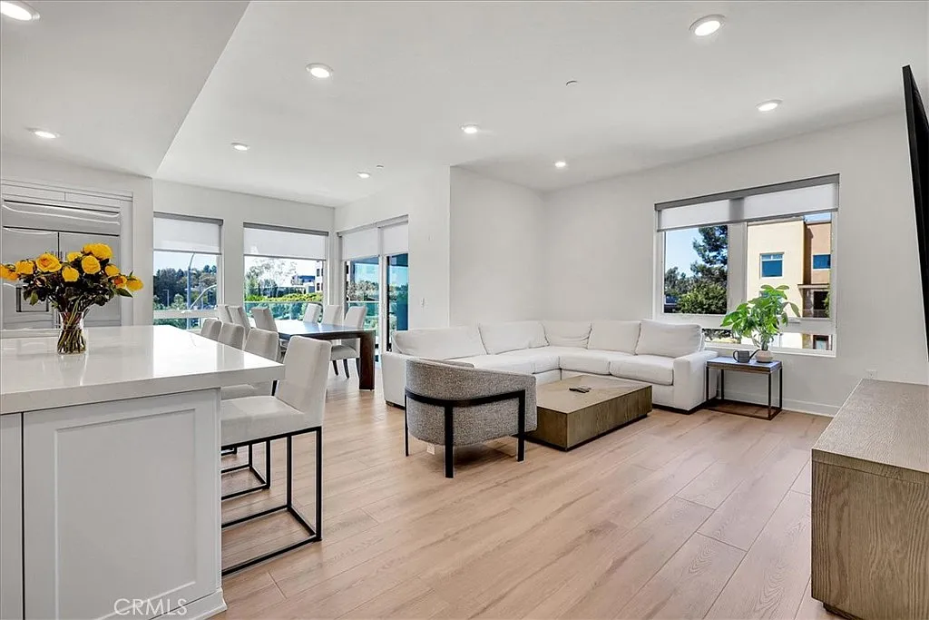 2 bed, 2.5 bath, 1825 sqft, $5,800 — Photo 1