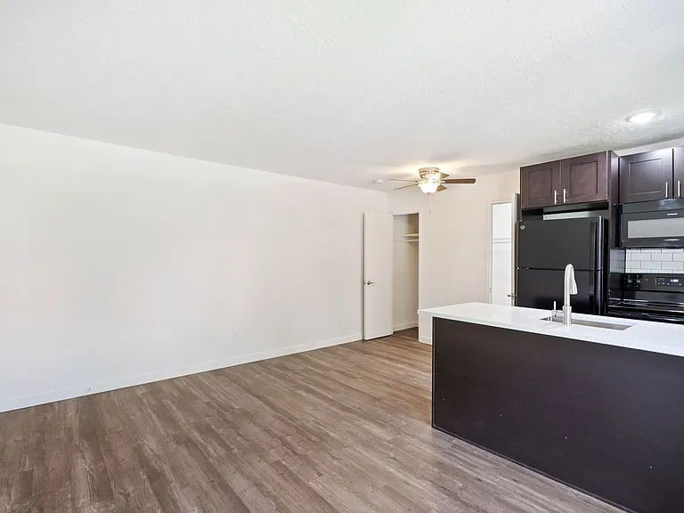 Hillside Apartments — Photo 24