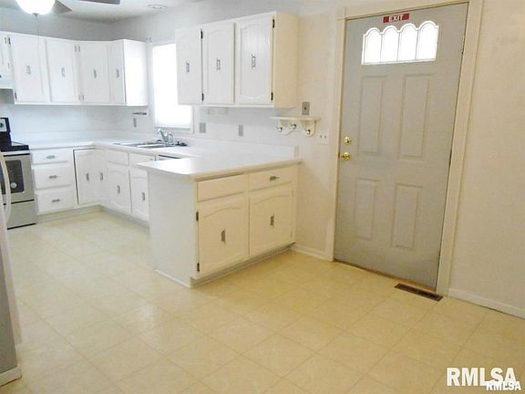 4th image of 2116 W 45th St