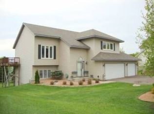 2496 Bittersweet Ln N, Maplewood, MN 55109