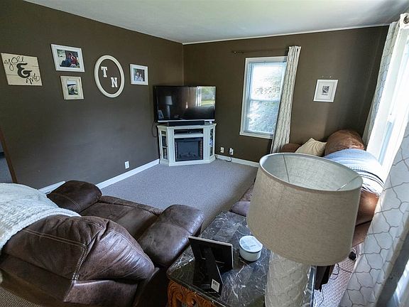 3rd image of 605 Loves Park Dr