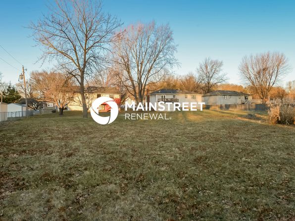 3025 S 14th St, Leavenworth, KS 66048