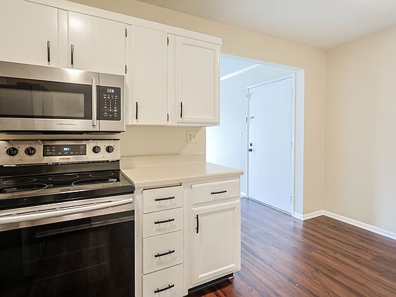 2nd image of 2811 Pembroke Ln #C26