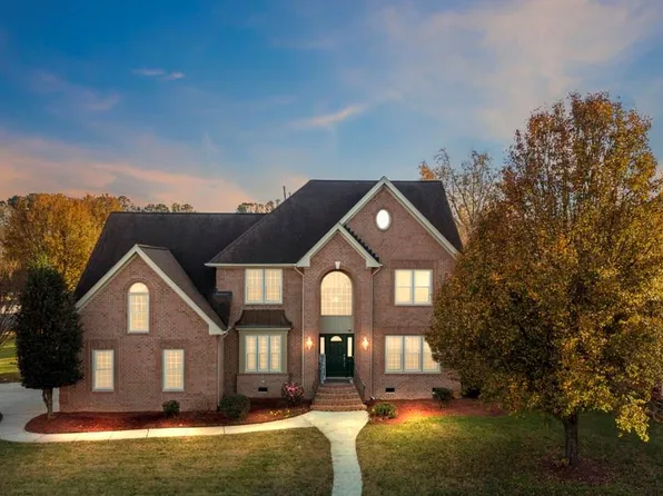 129 Avonlea Dr, Chesapeake, VA 23322