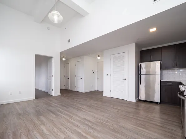 201 Cornelison Avenue image 7 of 17