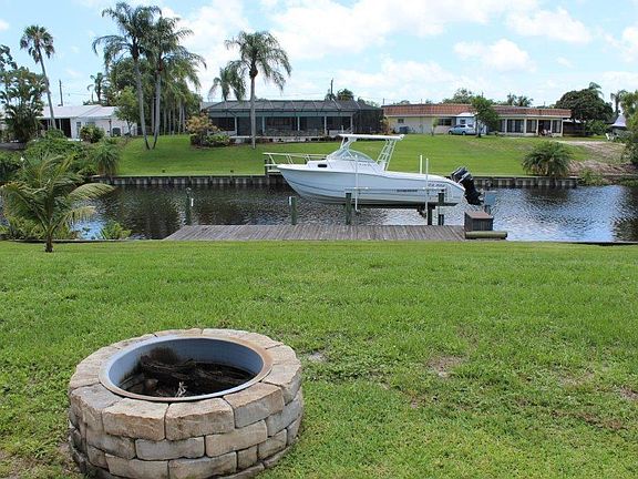 2nd image of 679 SE Calmoso Drive