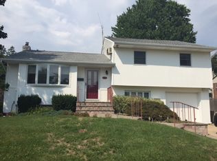 83 Belmont Cir, Syosset, NY 11791