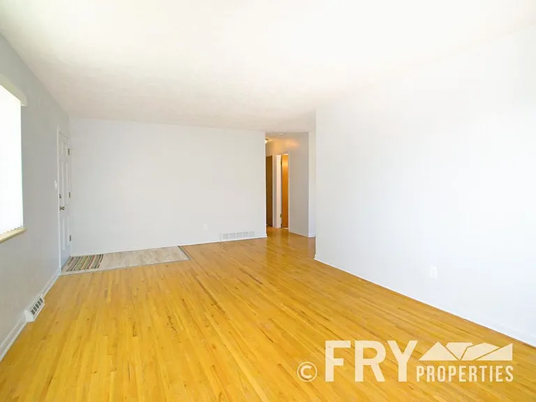 941 W 79th Pl — Photo 5