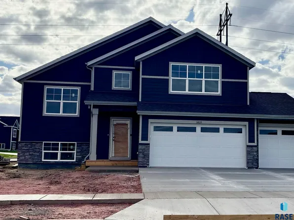 5809 S Spirea Ave, Sioux Falls, SD 57108