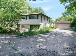 2S323 Riverside Ave, Warrenville, IL 60555