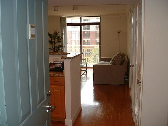 3rd image of 1201 N Garfield St APT 502