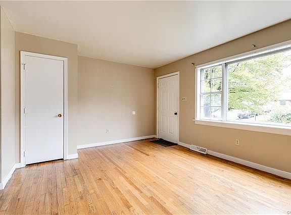 2nd image of 206 Carlstone Dr
