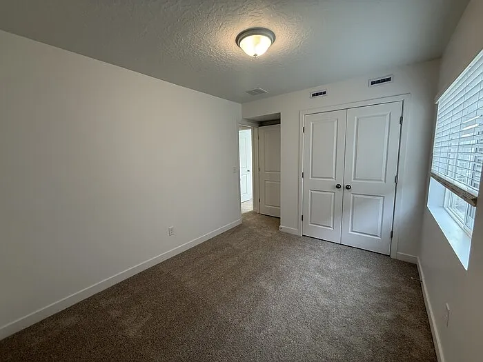 4 bed, 2.5 bath, 1831 sqft, $2,450 — Photo 2