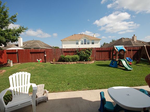 2nd image of 207 Rolling Springs Ln