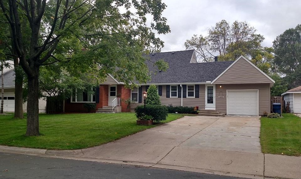 Home is located in mature n'hood close to highways, shopping, parks etc