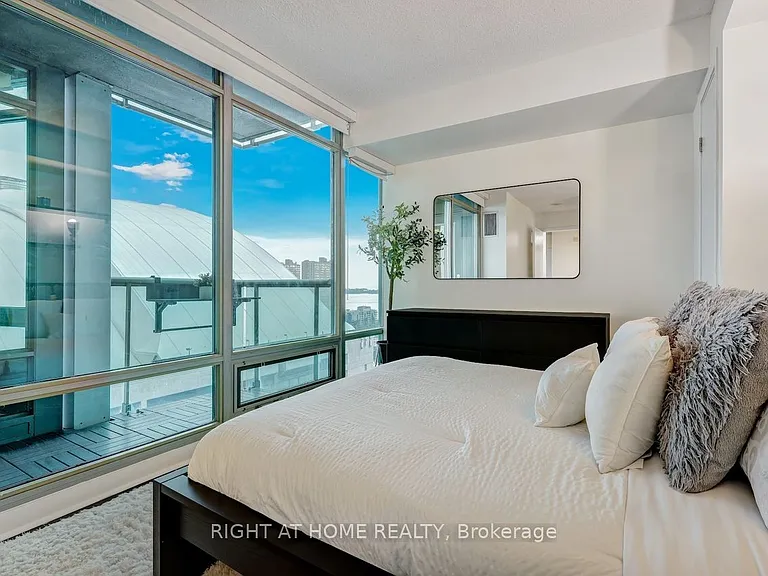 81 Navy Wharf Ct #2316 — Photo 28