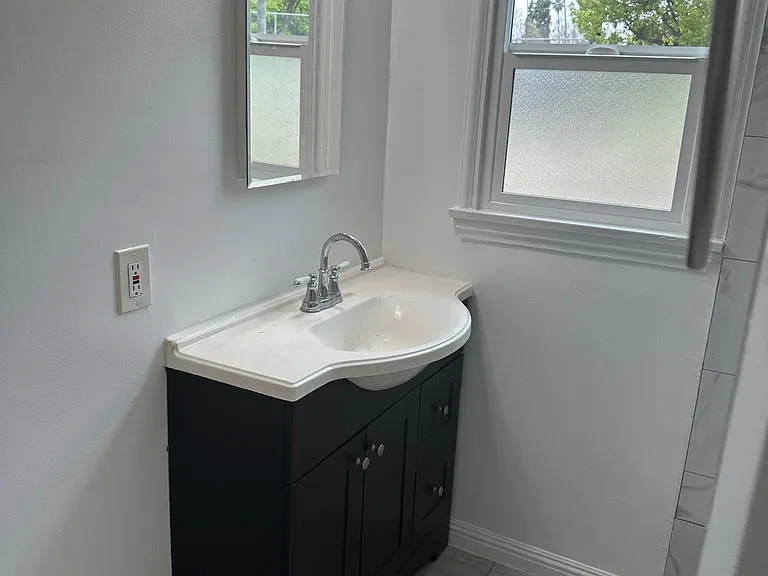 1137 E Washington Blvd — Photo 18